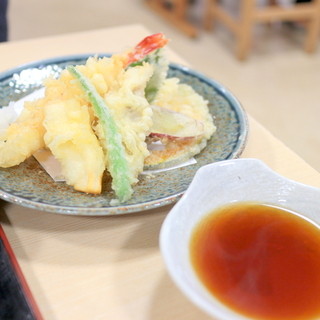 Gyokyoushokudouuzushio - おまかせ うずしお御膳の天ぷら盛り合わせ '15 1月上旬