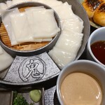 五代目 花山うどん - 大盛り 鬼ひも ゴマだれ しょう油だれ