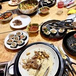 福ちゃん - 今晩(2026年2月5日)、お孫さん達の誕生日お祝いの食事会⇒ご予約の￥4000コース(リクエスト料理の『韓国のり巻き』⇒当店は、全て手作りなので、結構時間がかかる料理だが、誕生日のお祝いこともあって、頑張って…)。サムギョプサルとポッサム、チヂミなども…、最後は、コラーゲンたっぷりの牛骨スープをベースにわかめと牛すじ入りのスープを…(理由は調べてないが、韓国では、誕生日に、必ずわかめスープを…)