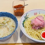 キング製麺 - 全部入りつけ麺 300g選択 1,550円、つけ麺注文者のみ提供される海老辛味