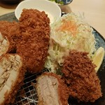 とんかつ神楽坂さくら - 大きな俵型はカニクリームコロッケ♪