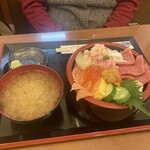 札幌海鮮丼 丼兵衛 場外市場店 - 