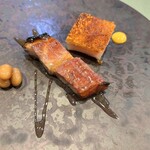 中国菜 漢 - 【張飛コース】名物　山形県平田牧場金華豚　釜焼き叉焼　　　皮付き豚バラ肉のクリスピー焼き