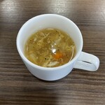 アリーズ・ケバブ - ちょいと塩味強く、胡椒かな、スパイシーで残しちゃったけど、この中にも細かいチキン、野菜と具沢山