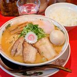 オダサガ味噌 - 料理写真:味玉赤味噌ラーメン大盛＆ライス