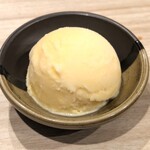 焼鳥 餃子 とり金 - デザートのアイス
