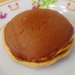 飯野屋製菓 - 黒糖どら焼き…130円（税込）