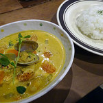 アプランティ - シーフードのクリームスープカレー1030円