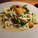 モキチ鎌倉 鎌倉店 - パスタ：シラスとカラスミのペペロンチーノ