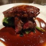 キャトルラパン - 蝦夷鹿とフォアグラのロティ ヴァン・ルージュソース