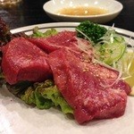 Yakiniku Gyuu Sha - 厚切りタン (1800円)