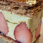 パティスリー オー フィル ドゥ ジュール - 苺も酸味と甘み、絶妙