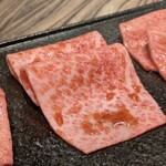 焼肉 ジャンボ - 【中】イチボは和牛の握りでいただく