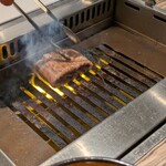 焼肉 ジャンボ - ひと口大にたたんで