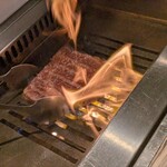 焼肉 ジャンボ - 香ばしく焼き上げる