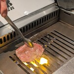 焼肉 ジャンボ - 上ロースを炙って