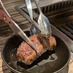 焼肉 ジャンボ - ひと口大に切っていただいて