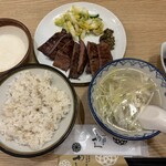 牛たん炭焼利久 - 