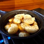カウンター焼肉かるび - ニンニクオイル焼き