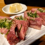 カウンター焼肉かるび - ネギ塩厚切り上タン