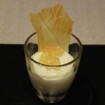 ラ メゾン ドゥ グラシアニ - アミューズ・ブーシェ「弓削牧場のフレッシュチーズのムース」