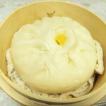 目黒五十番 - 料理写真:貝柱肉まん667円（税抜）