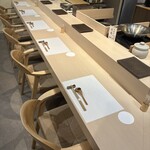 すし あお - 和モダンなカウンター席