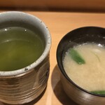 すしやのたい悟 - 最後の味噌汁と温かい緑茶