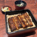 川豊 - 普通の鰻重。めちゃくちゃ美味しい。