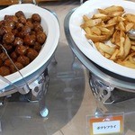 Burizu Bei Hoteru - 肉団子にフライドポテト
