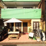 シャンティ - 西新宿の木造住宅街に突如現れる、多国籍料理レストラン。