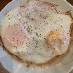 大衆酒場こいさご - ハムエッグ400円、いいんですよ