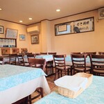 シャンティ - 店内中央の席。