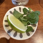 大衆酒場こいさご - ライム＆ペパーミント100円、キンミヤの割材がシャレオツ