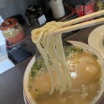 久留米ラーメン 麺や たにがわ - 普通の硬さで１杯目いただく^⁠_⁠^