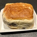 ジャーマンベーカリー - 料理写真:金時豆パン