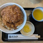ヨーロッパ軒 - 料理写真:ミンチカツのしたにカツがあります