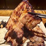 ぼうず - 塩麹漬け桃豚バラの炭火炙り焼きリフト