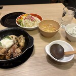 しゃぶしゃぶ美山 - 料理写真:鶏と野菜の揚げ出し鍋定食1188円