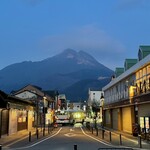 茶房 天井棧敷 - 由布岳　もうすぐ真っ暗に