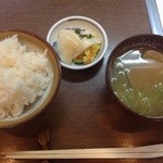 Sutekihausu Shichibei - ごはん　あさりの味噌汁