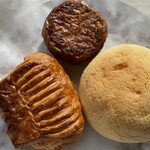ベーカリーフェーブ - 『クイニーアマン』220円＋『パンオンショコラ』280円＋『メロンパン』200円