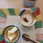 手打ち蕎麦くくり - 食後のデザートは、蕎麦プリンとりんごです。