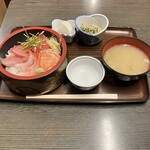 荒川 - 料理写真:日替りランチ 三種丼