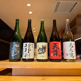 料理とのマリアージュを楽しめる厳選された日本酒の数々