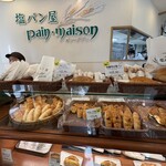 塩パン屋 パン・メゾン - 店内　ディスプレイ