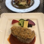 ビストロ モンシュシュ - 料理写真:【メイン料理】柔らかく煮込んだ豚肉の香草パン粉焼き（三元豚肩ロース）