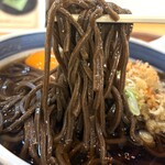 表小路 - 黒々としたそばも美味♬