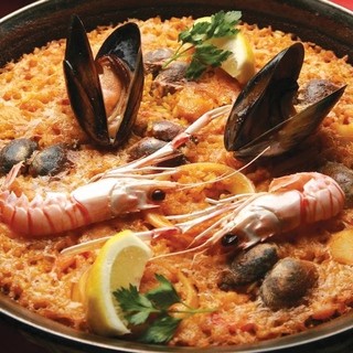 魚介の出汁と、本場のスパイスにこだわった絶品パエリア