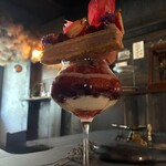 洋菓子店 センチメント - グラスの中は8層、裏にソルベとジェラート